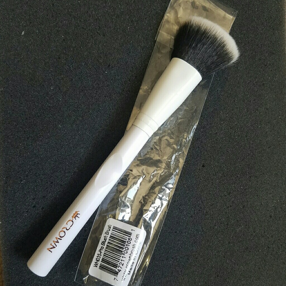 Crown contour brush